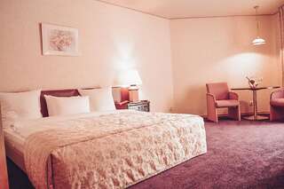 Гостиница Санта Ризот Отель Южно-Сахалинск Двухместный номер с кроватью размера "king-size"-5
